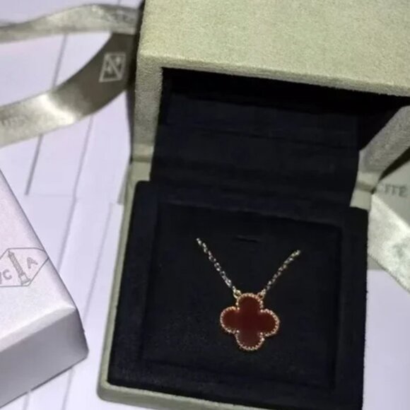 Van Cleef & Arpels 18K gold carnelian necklace